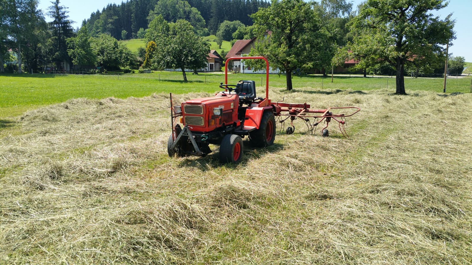 Hakotrac 1900 D mit Fahr KH 4 Kreiselheuer